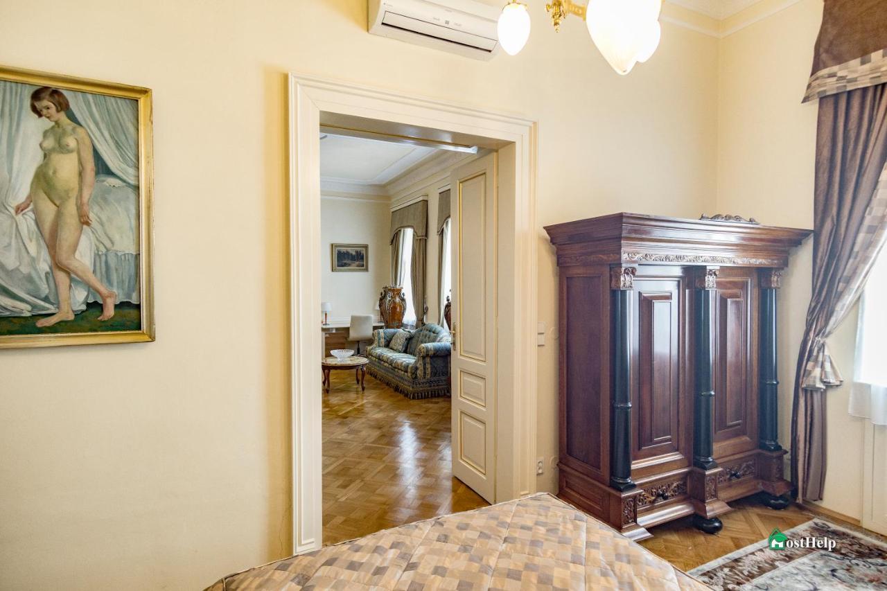 Villa With Hot-Tub, Terrace And Garden, Wenceslass Square Praha Exteriér fotografie