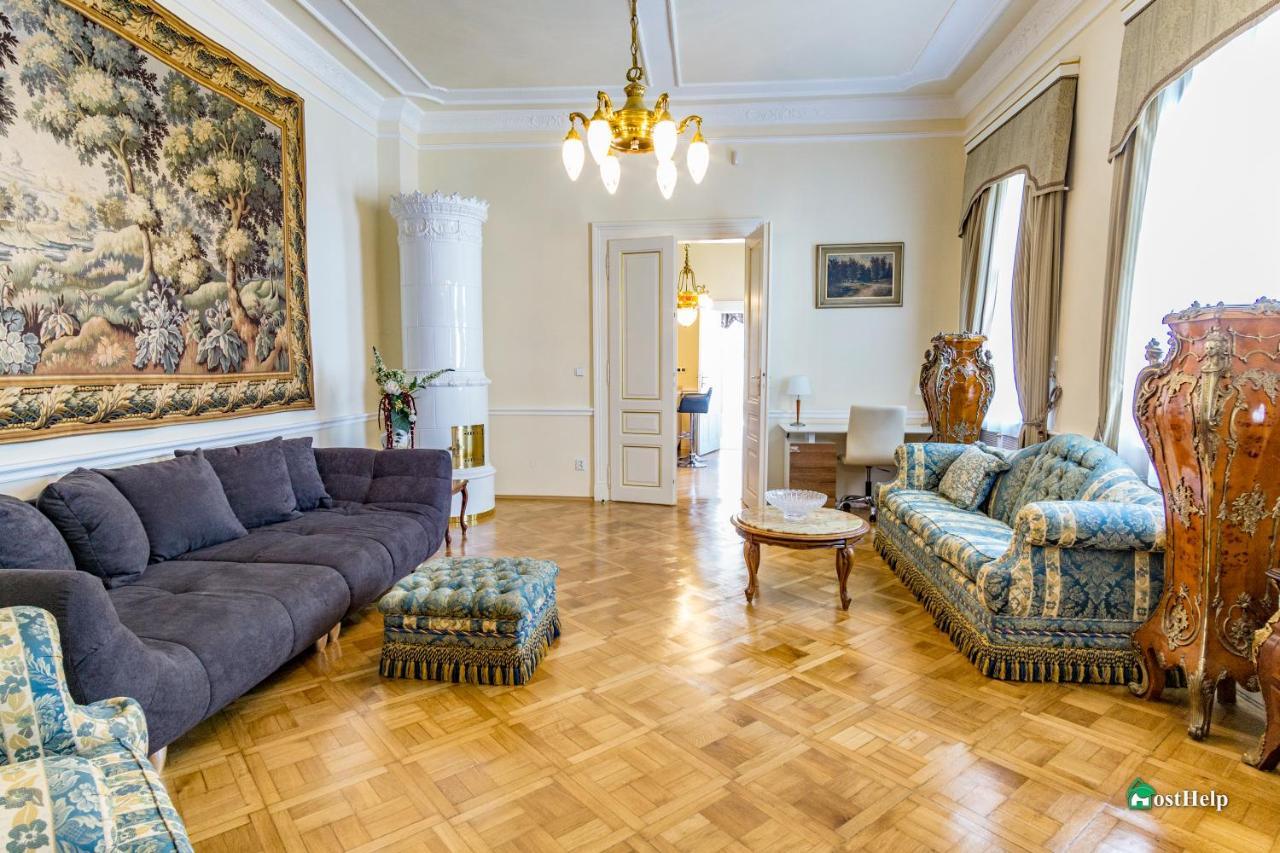 Villa With Hot-Tub, Terrace And Garden, Wenceslass Square Praha Exteriér fotografie