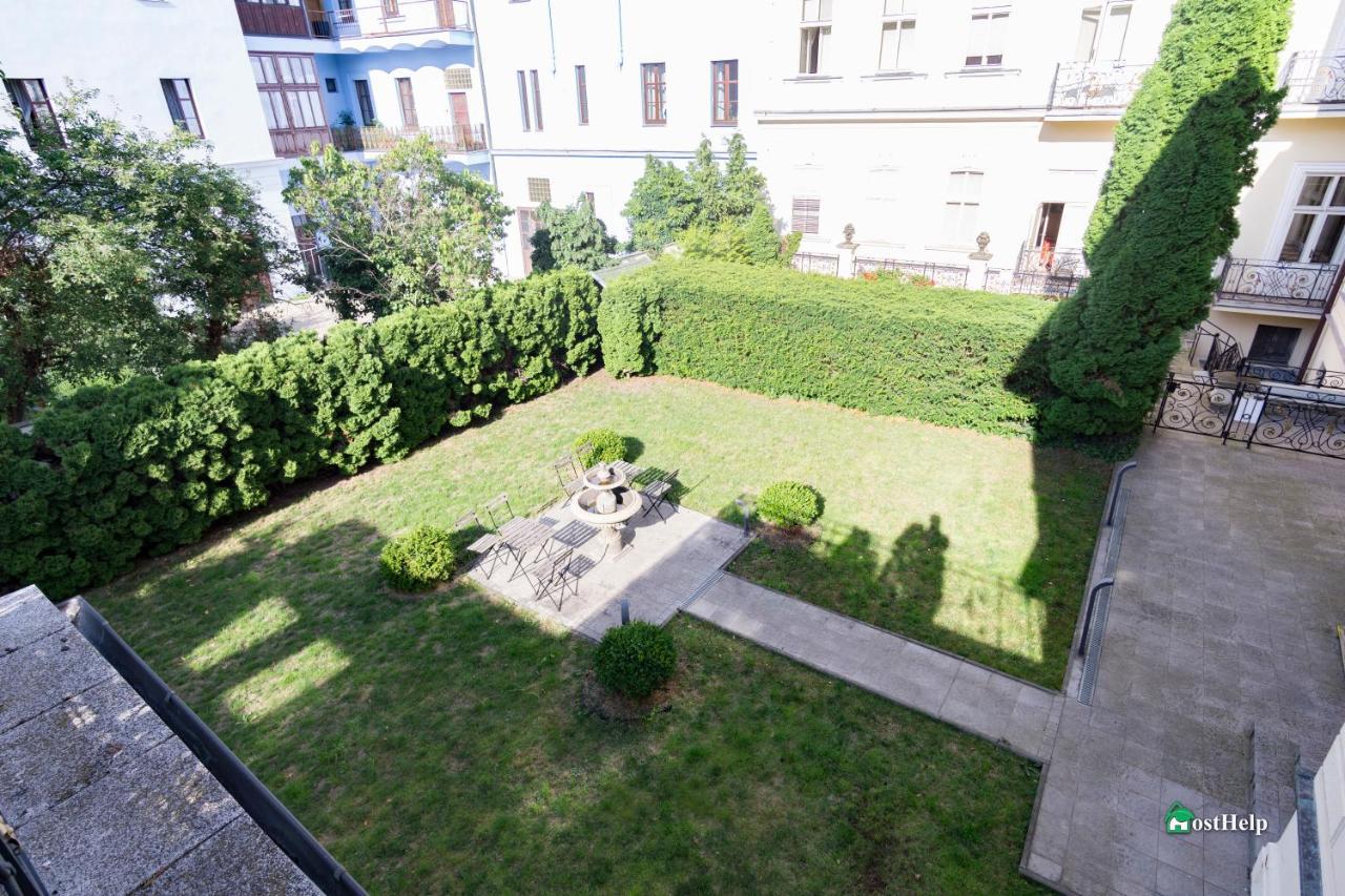 Villa With Hot-Tub, Terrace And Garden, Wenceslass Square Praha Exteriér fotografie