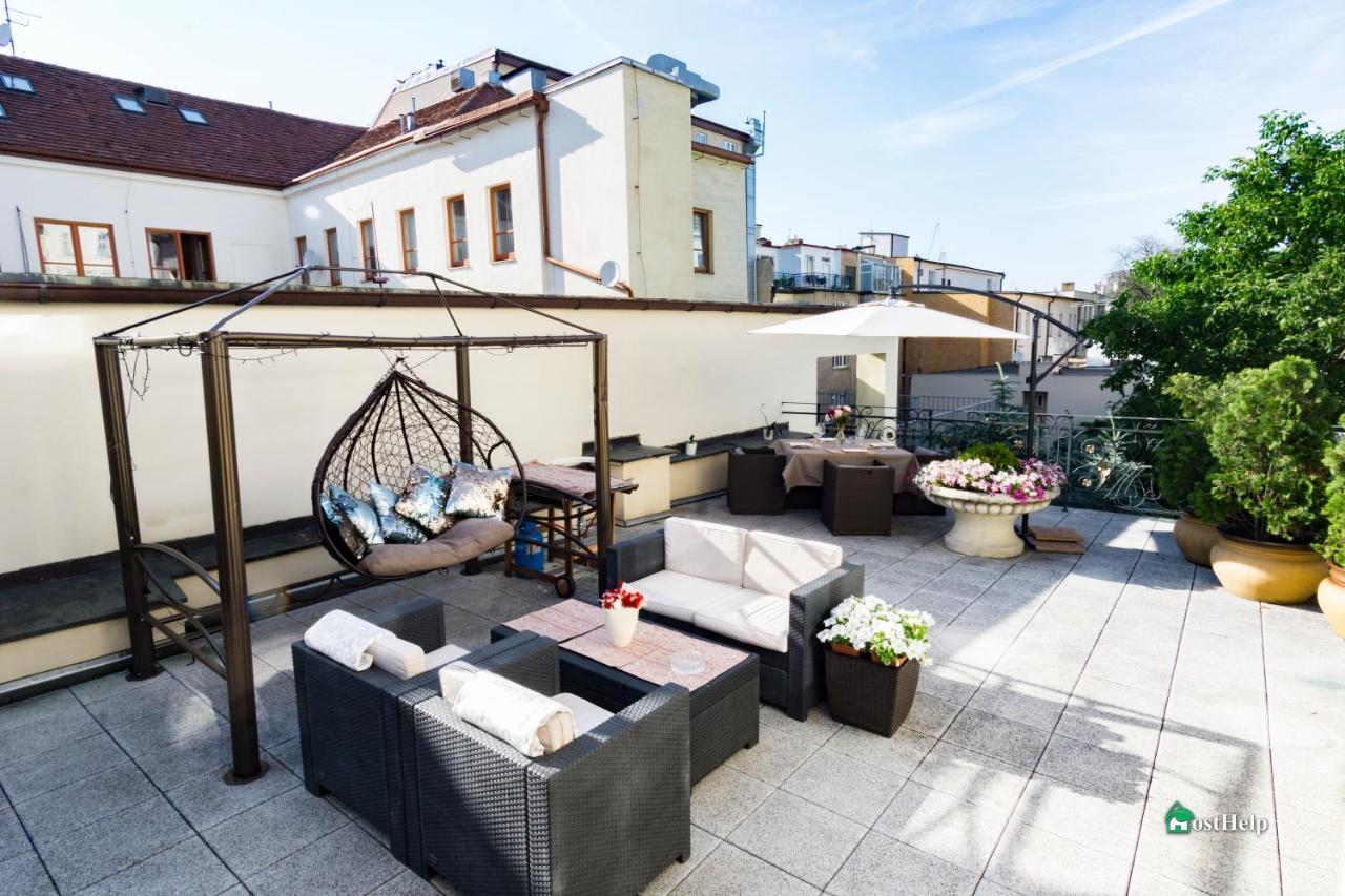 Villa With Hot-Tub, Terrace And Garden, Wenceslass Square Praha Exteriér fotografie