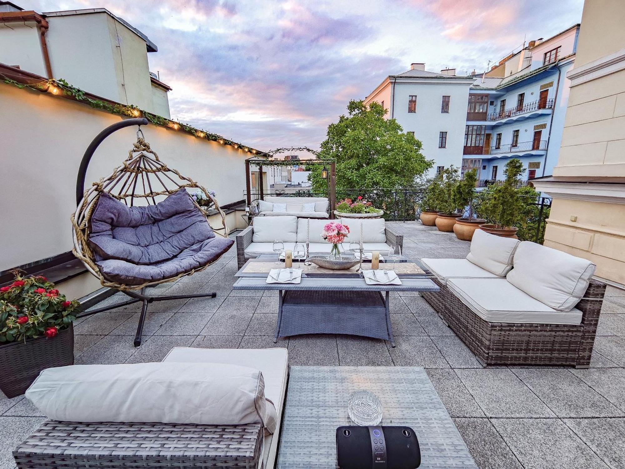 Villa With Hot-Tub, Terrace And Garden, Wenceslass Square Praha Exteriér fotografie