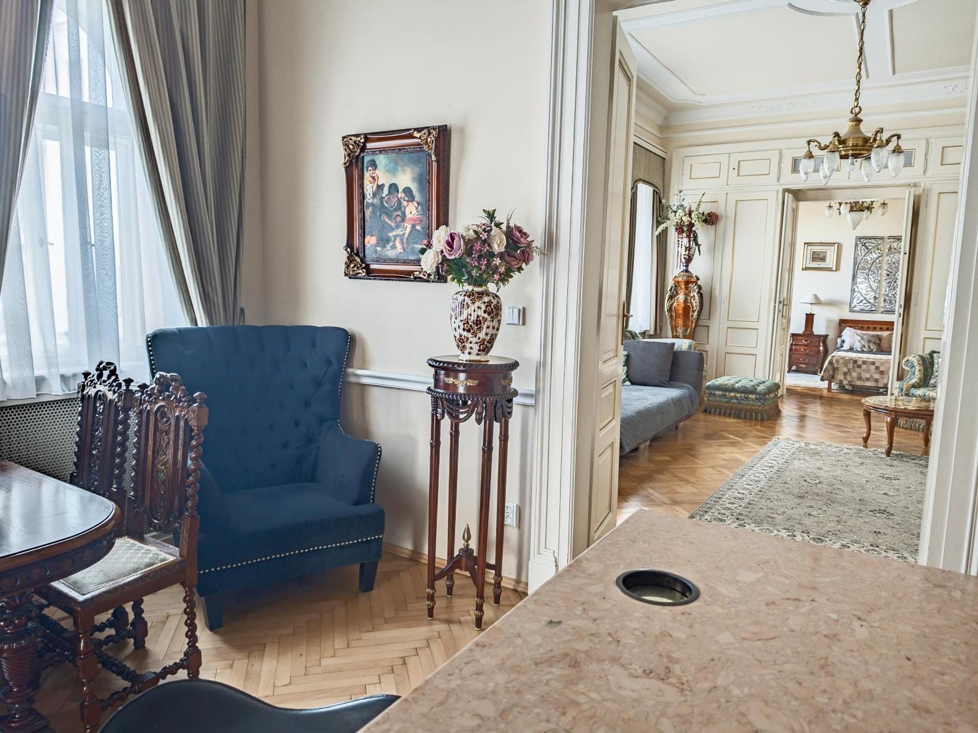 Villa With Hot-Tub, Terrace And Garden, Wenceslass Square Praha Exteriér fotografie