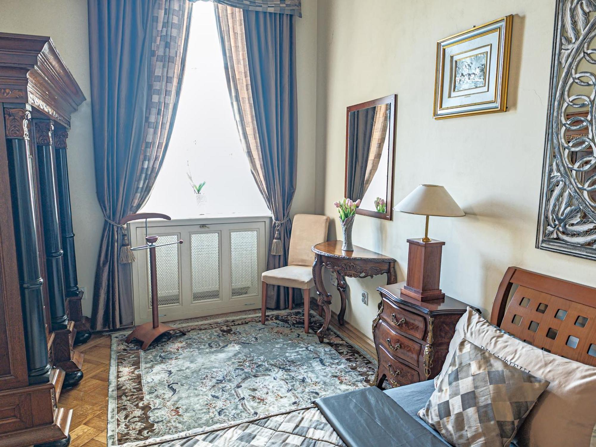 Villa With Hot-Tub, Terrace And Garden, Wenceslass Square Praha Exteriér fotografie