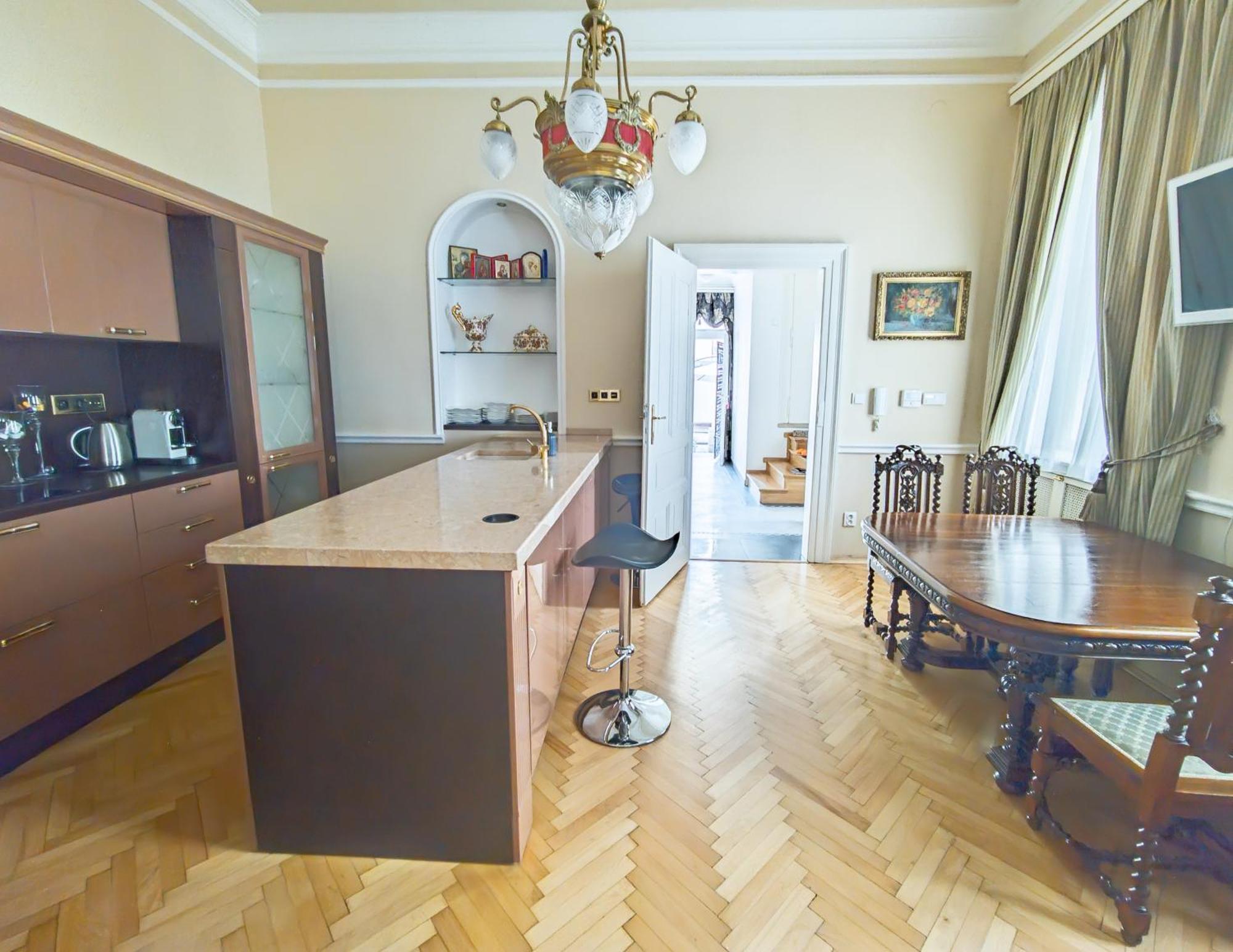 Villa With Hot-Tub, Terrace And Garden, Wenceslass Square Praha Exteriér fotografie