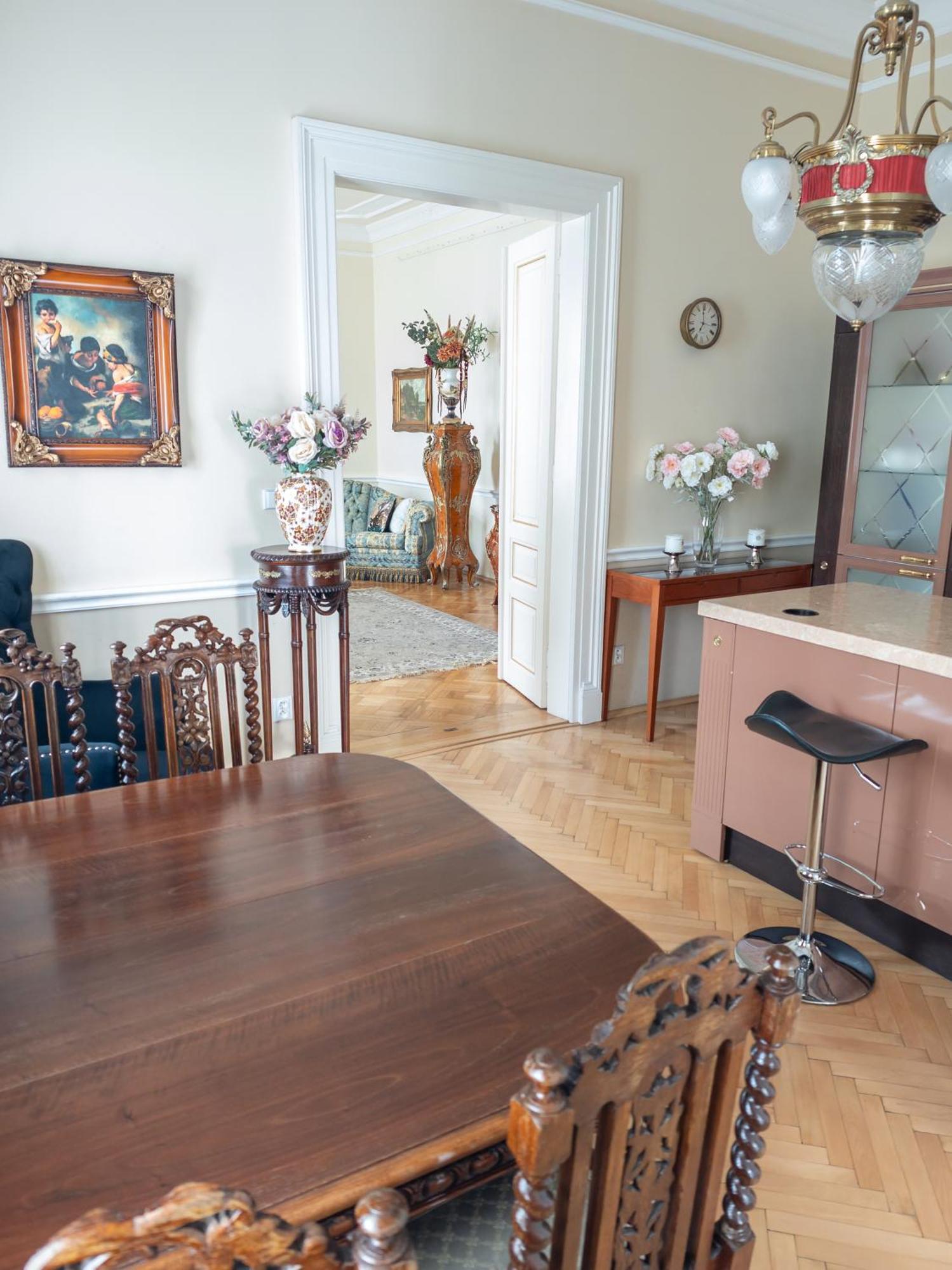 Villa With Hot-Tub, Terrace And Garden, Wenceslass Square Praha Exteriér fotografie